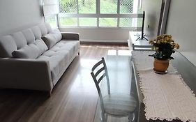 Apartamento completo e com ar-condicionado